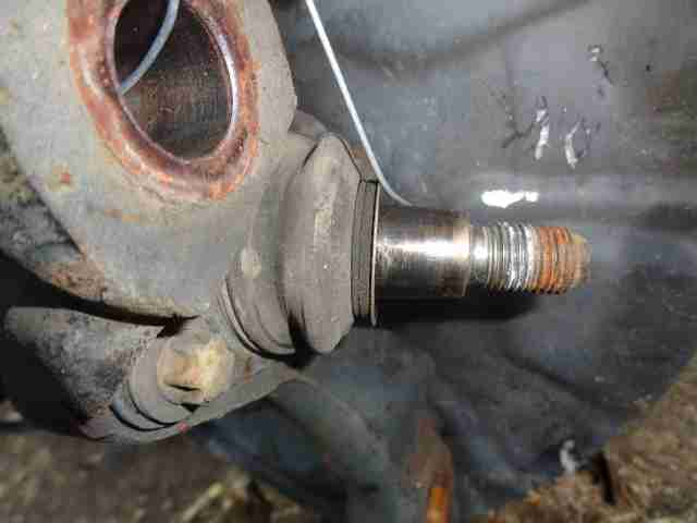 Кулак поворотный передний правый