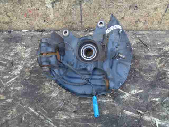 Кулак поворотный передний правый