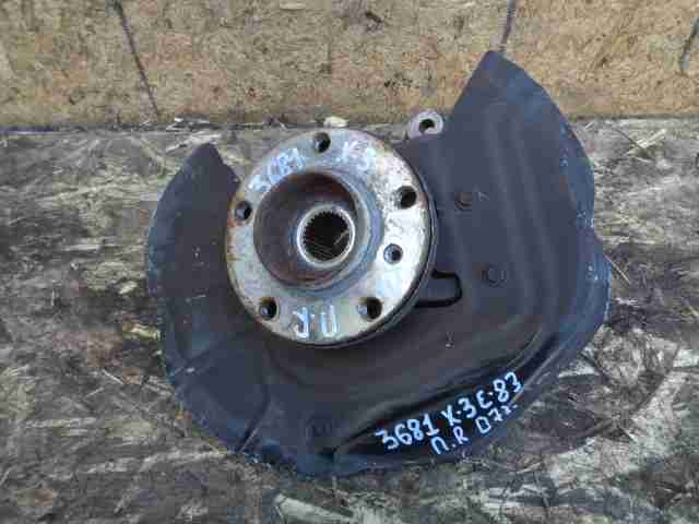 Кулак поворотный передний правый