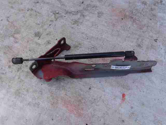 Петля капота правая