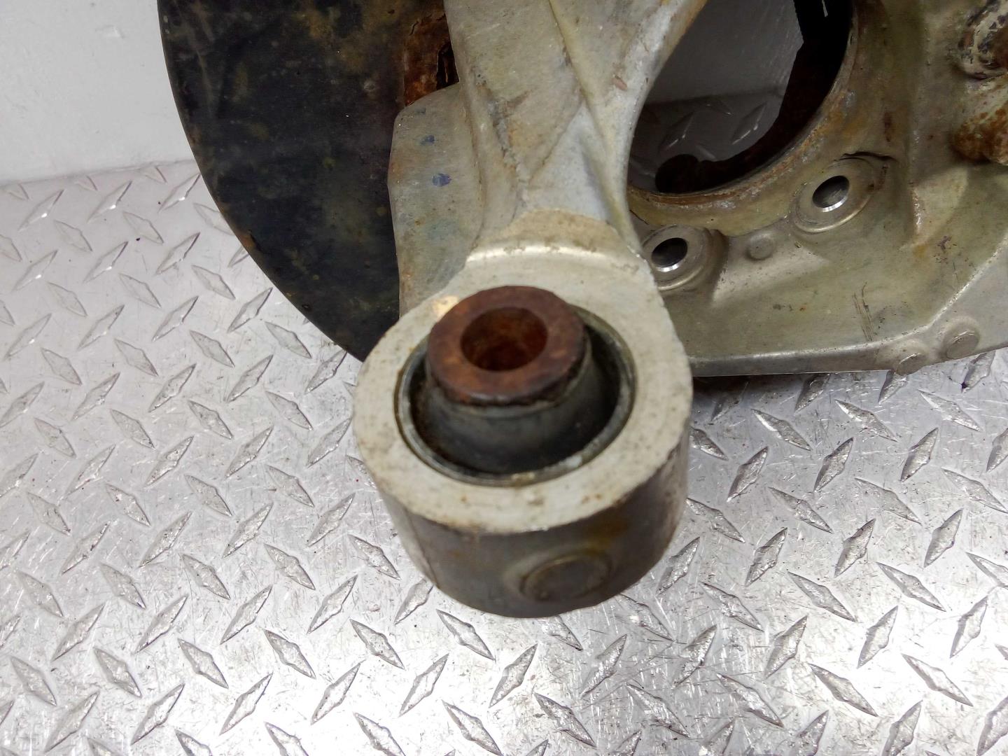 Кулак поворотный задний правый