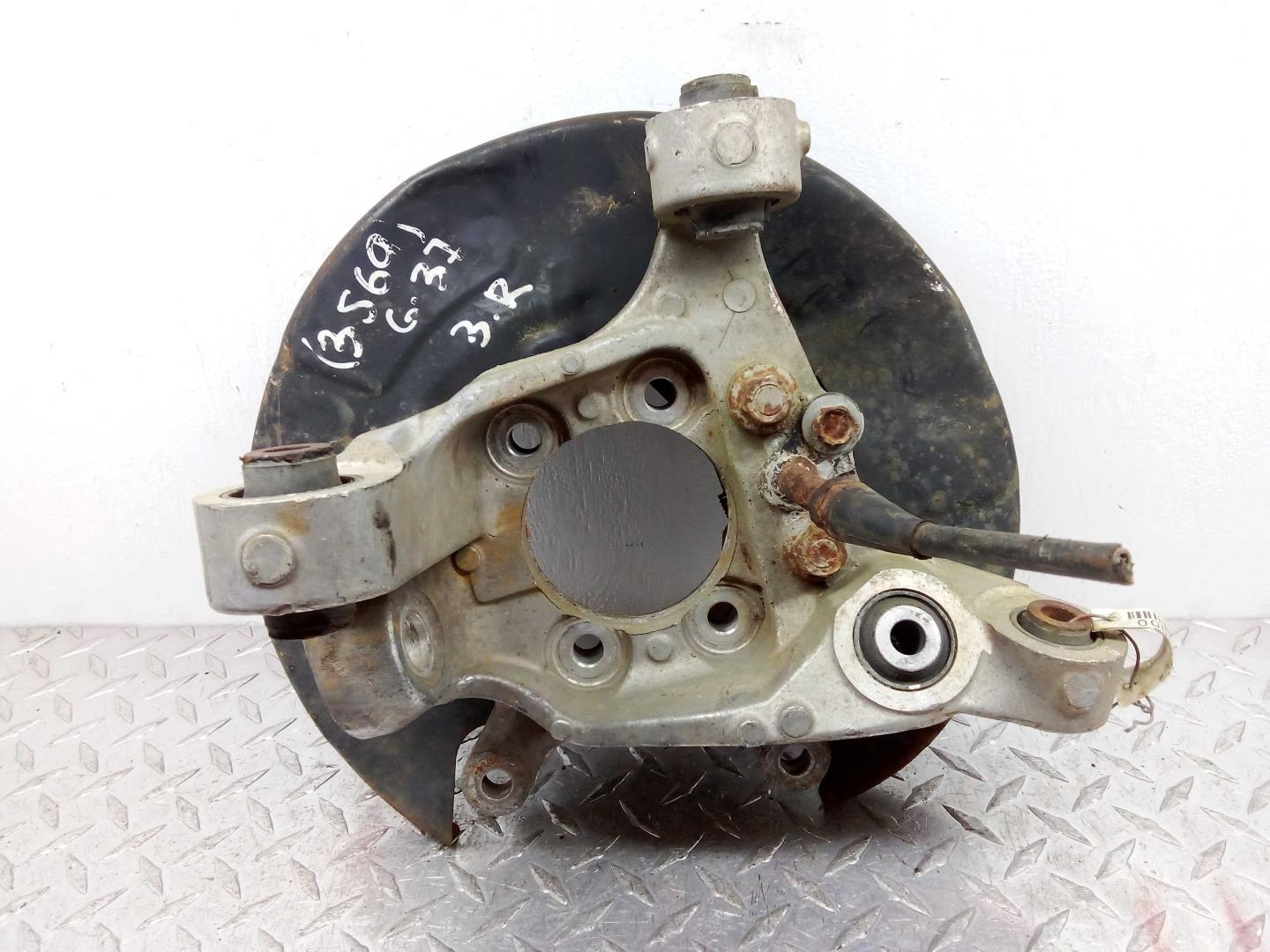 Кулак поворотный задний правый