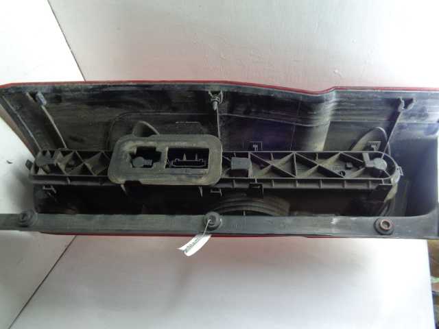 Фонарь задний наружный правый