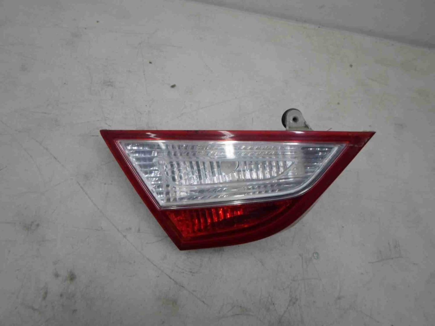 Фонарь задний внутренний левый