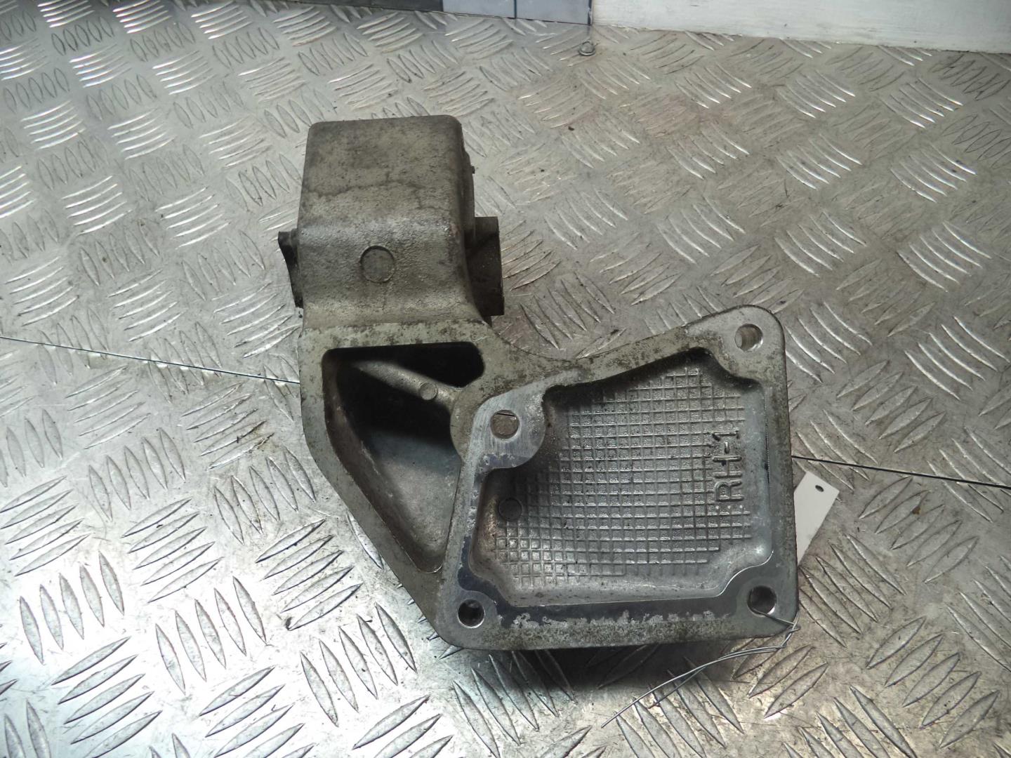 Опора двигателя