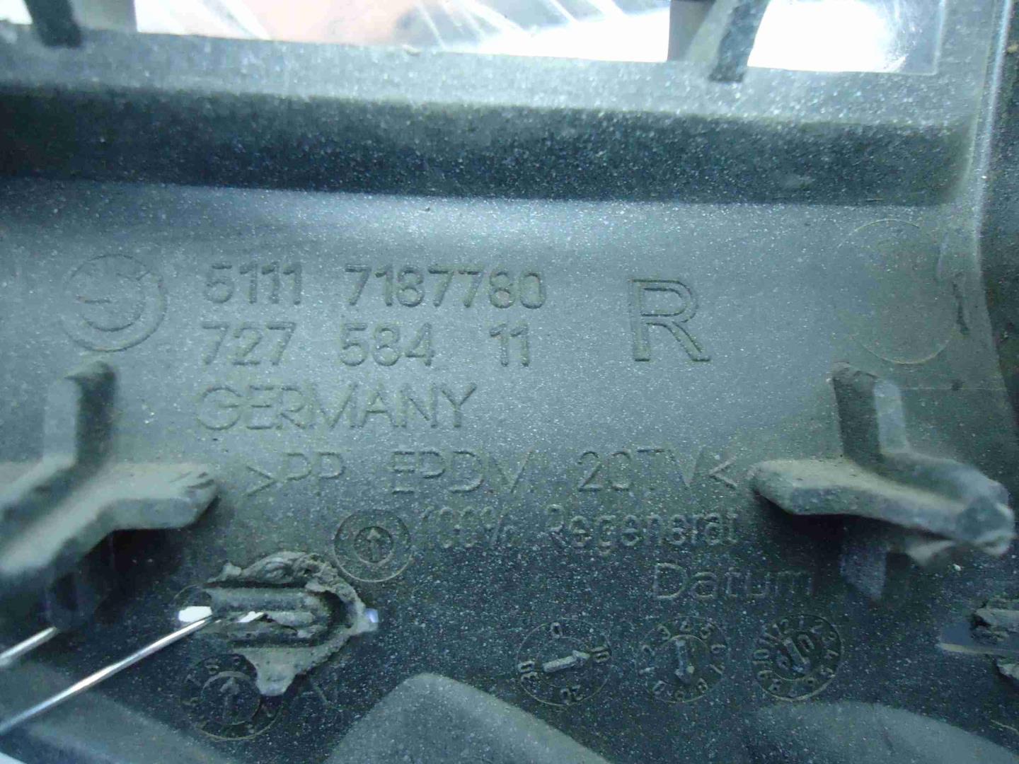 Кронштейн фар правый