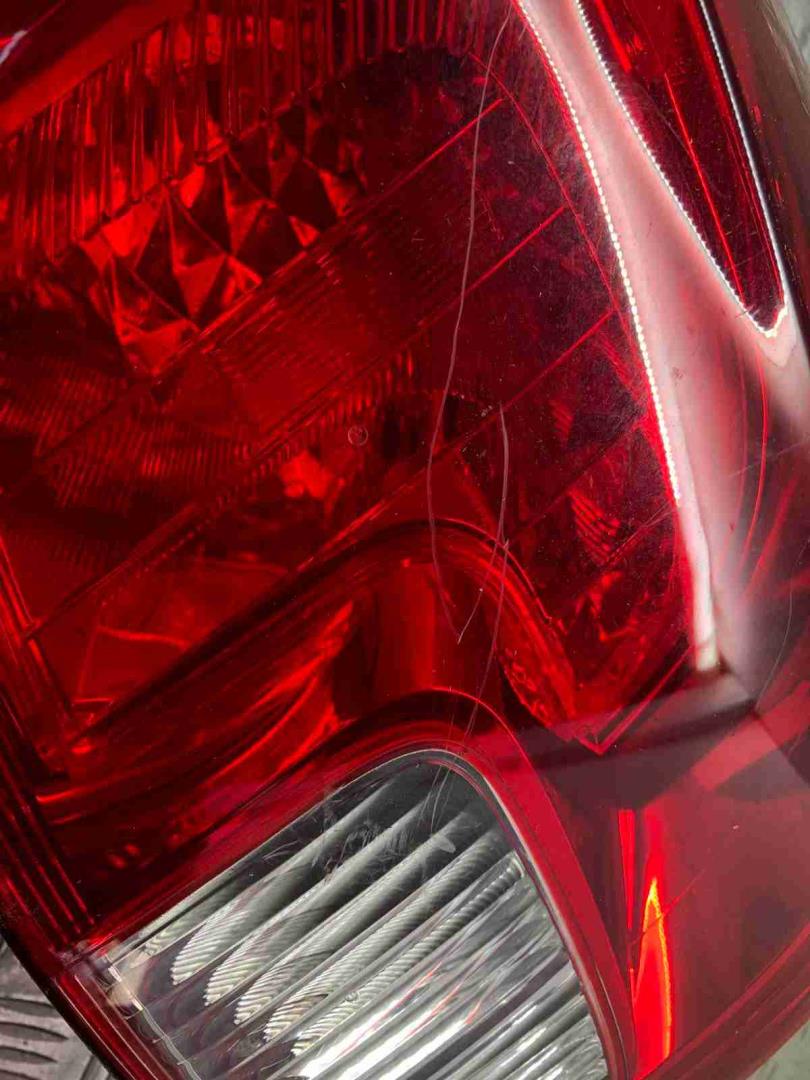 Фонарь задний наружный правый