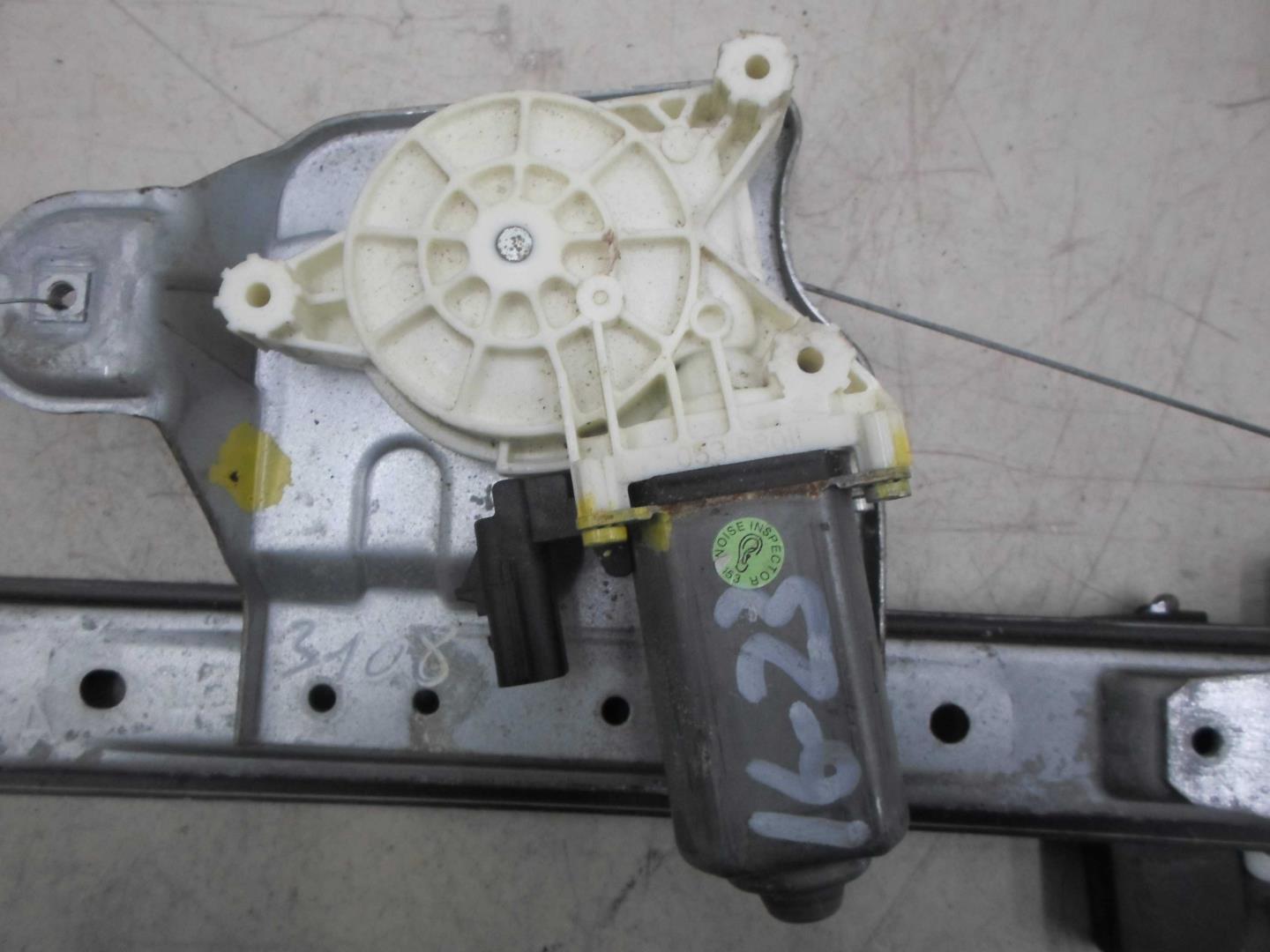 Стеклоподъемник электр. задний правый