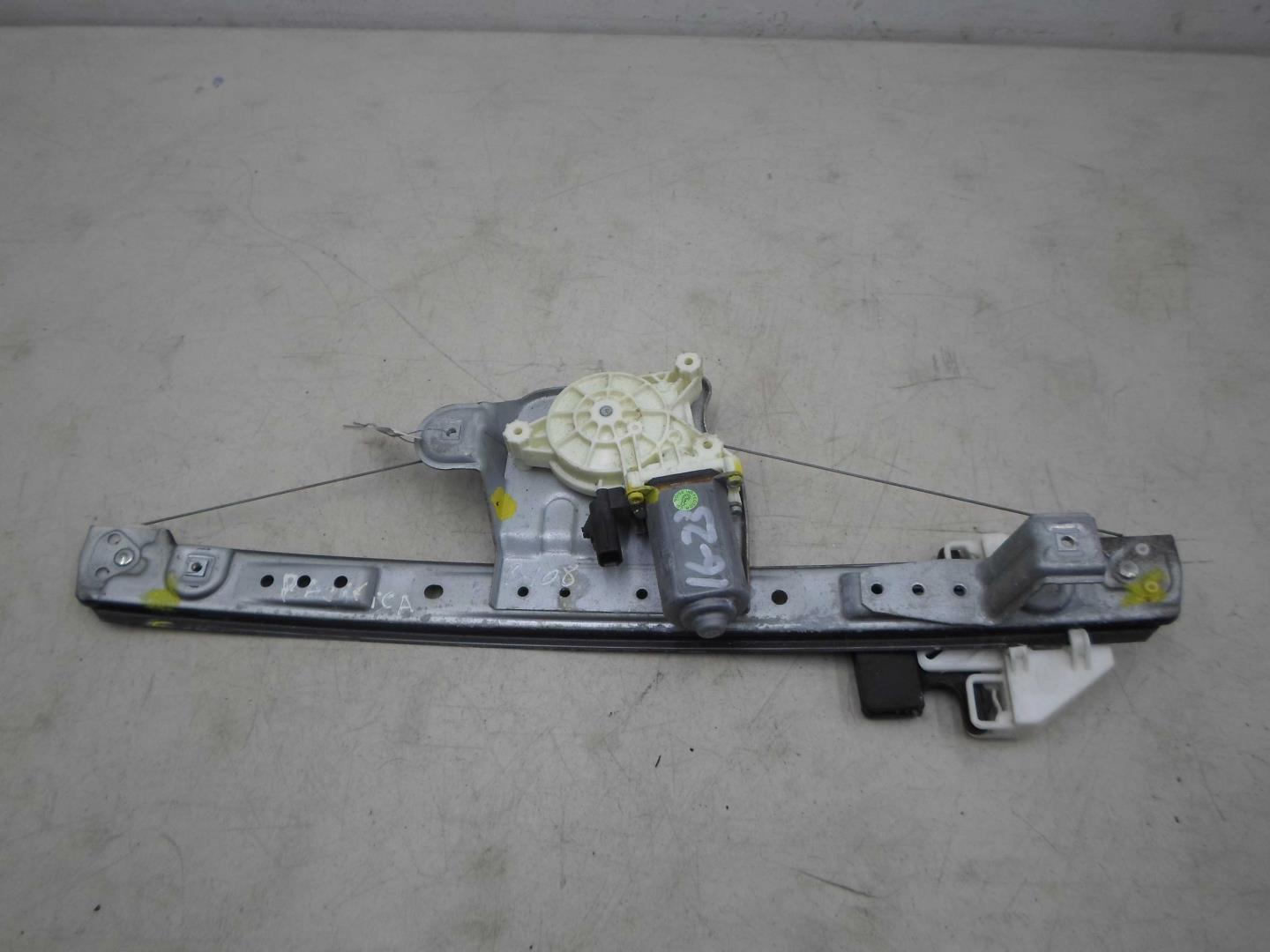 Стеклоподъемник электр. задний правый