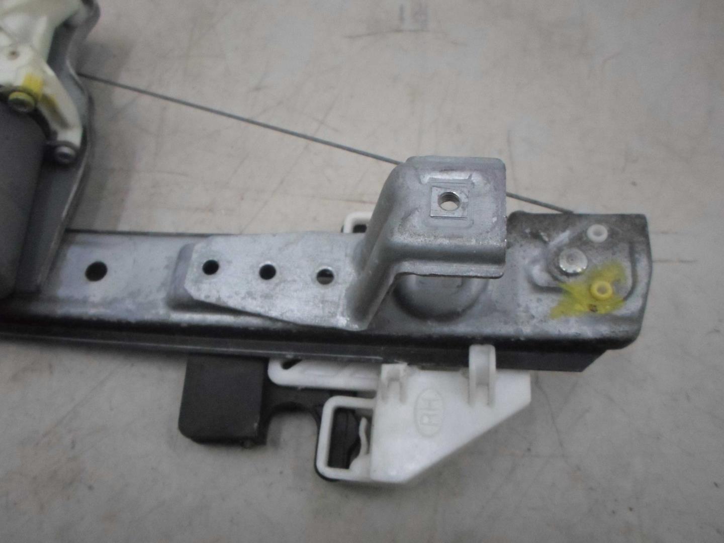 Стеклоподъемник электр. задний правый