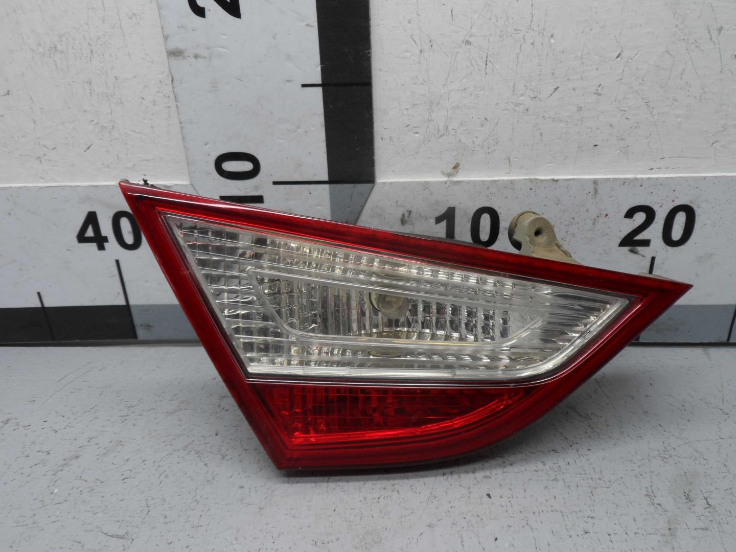 Фонарь задний внутренний левый