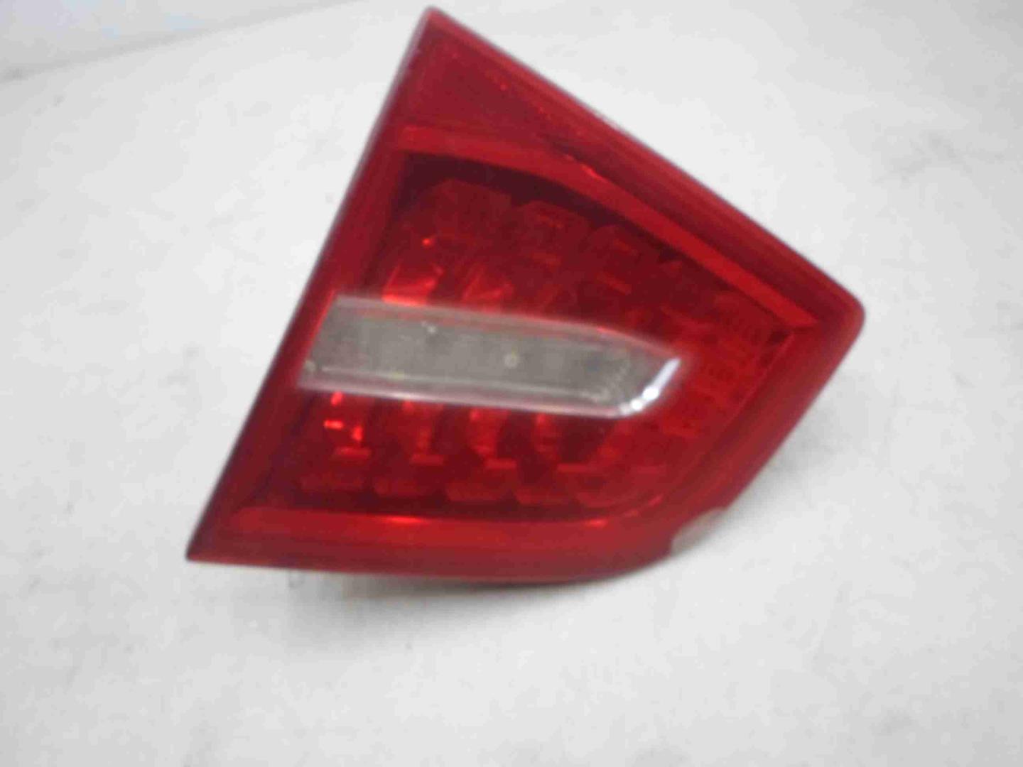 Фонарь задний внутренний правый