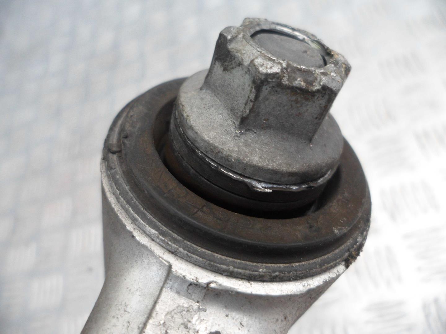 Рычаг задний верхний правый