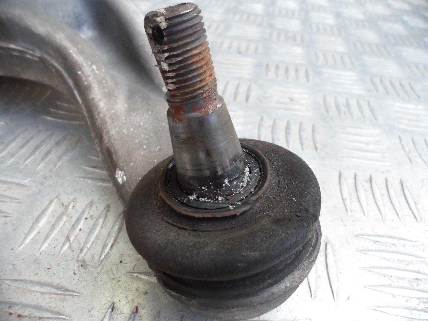 Рычаг задний верхний правый