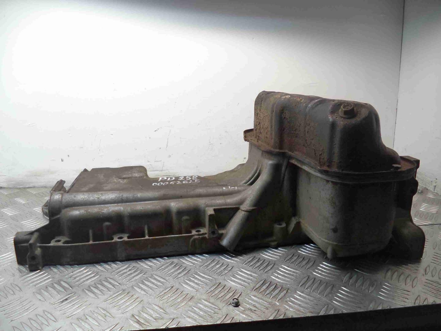 Поддон в багажник с высоким бортом