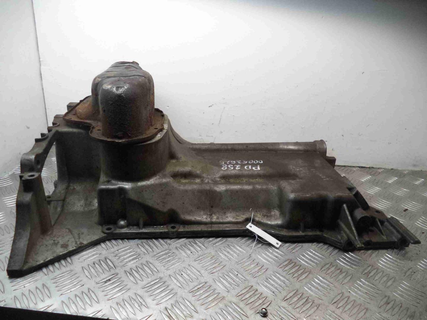 Поддон в багажник с высоким бортом