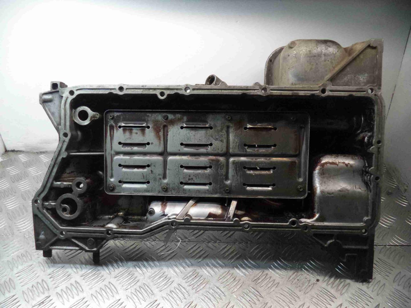 Поддон в багажник с высоким бортом