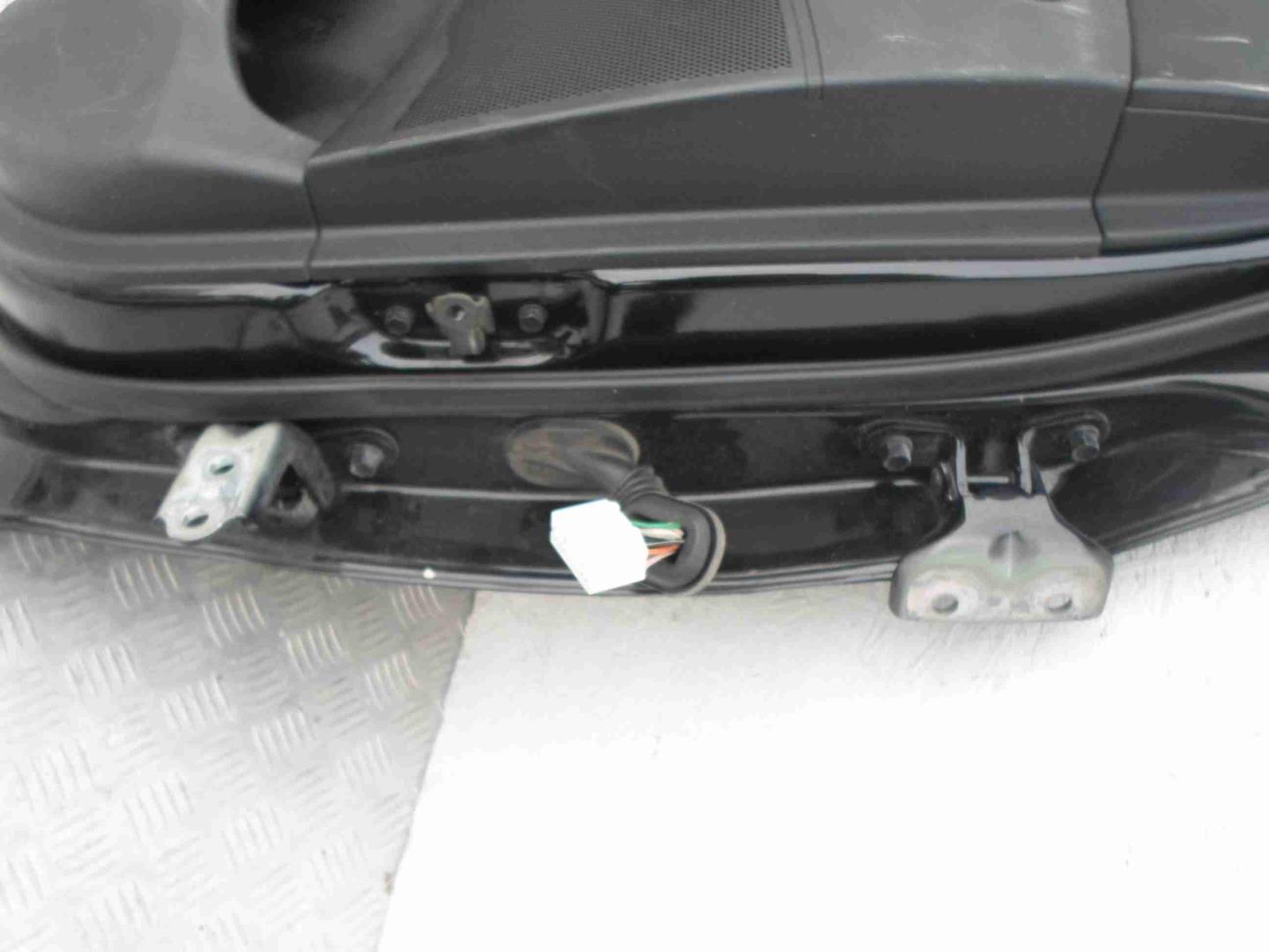 Стеклоподъемник электр. задний левый