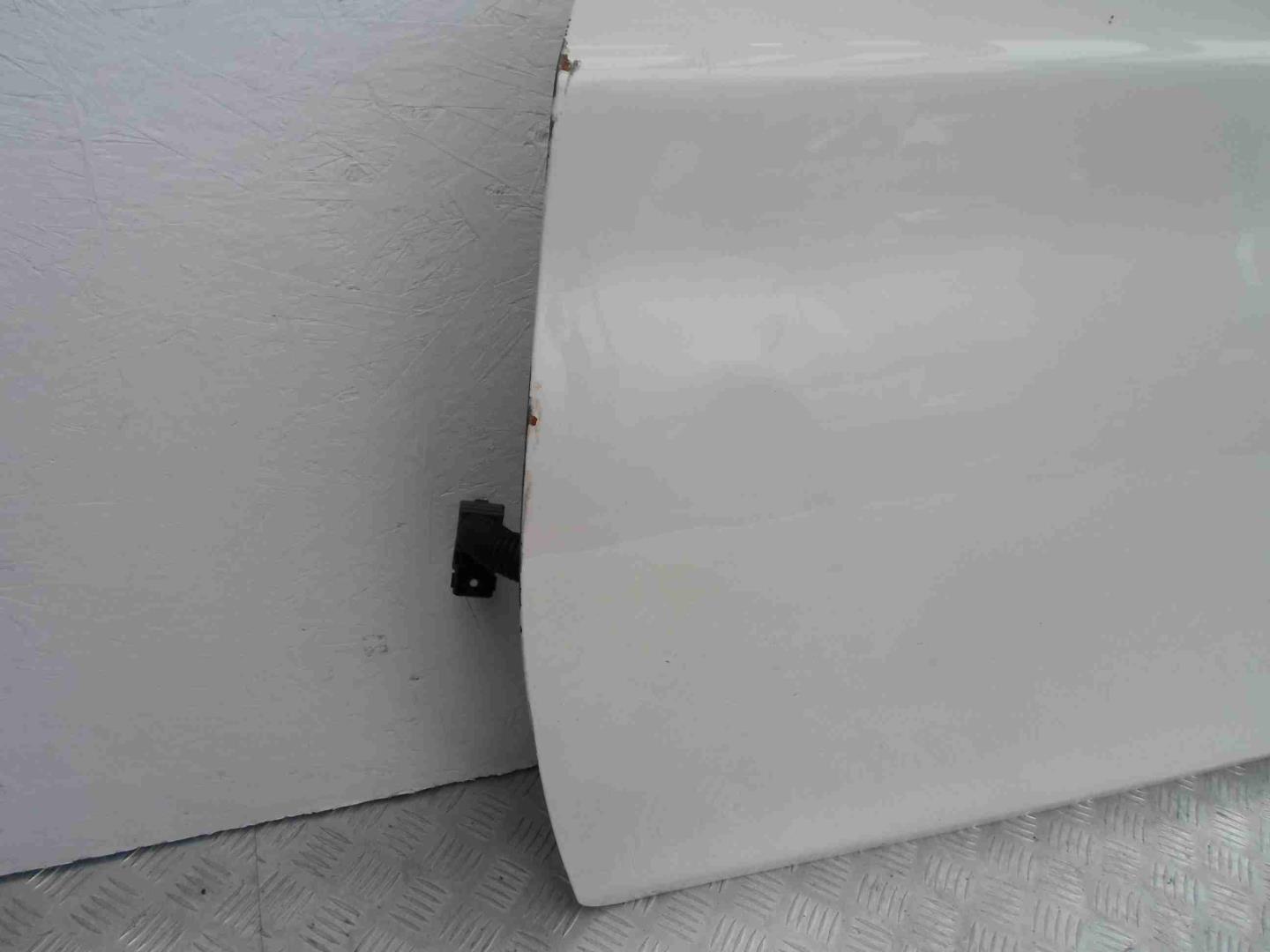 Замок двери передней левой