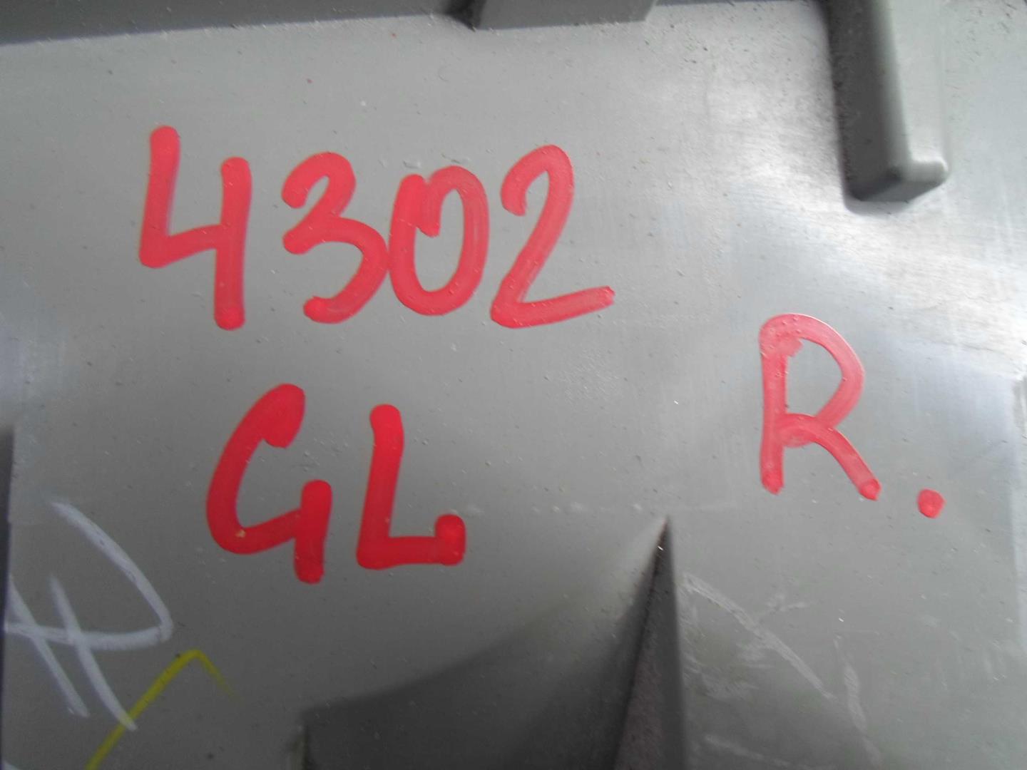 Фонарь задний наружный правый