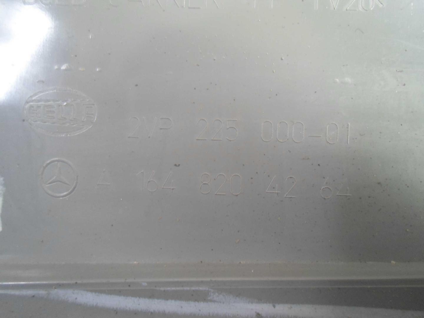 Фонарь задний наружный правый