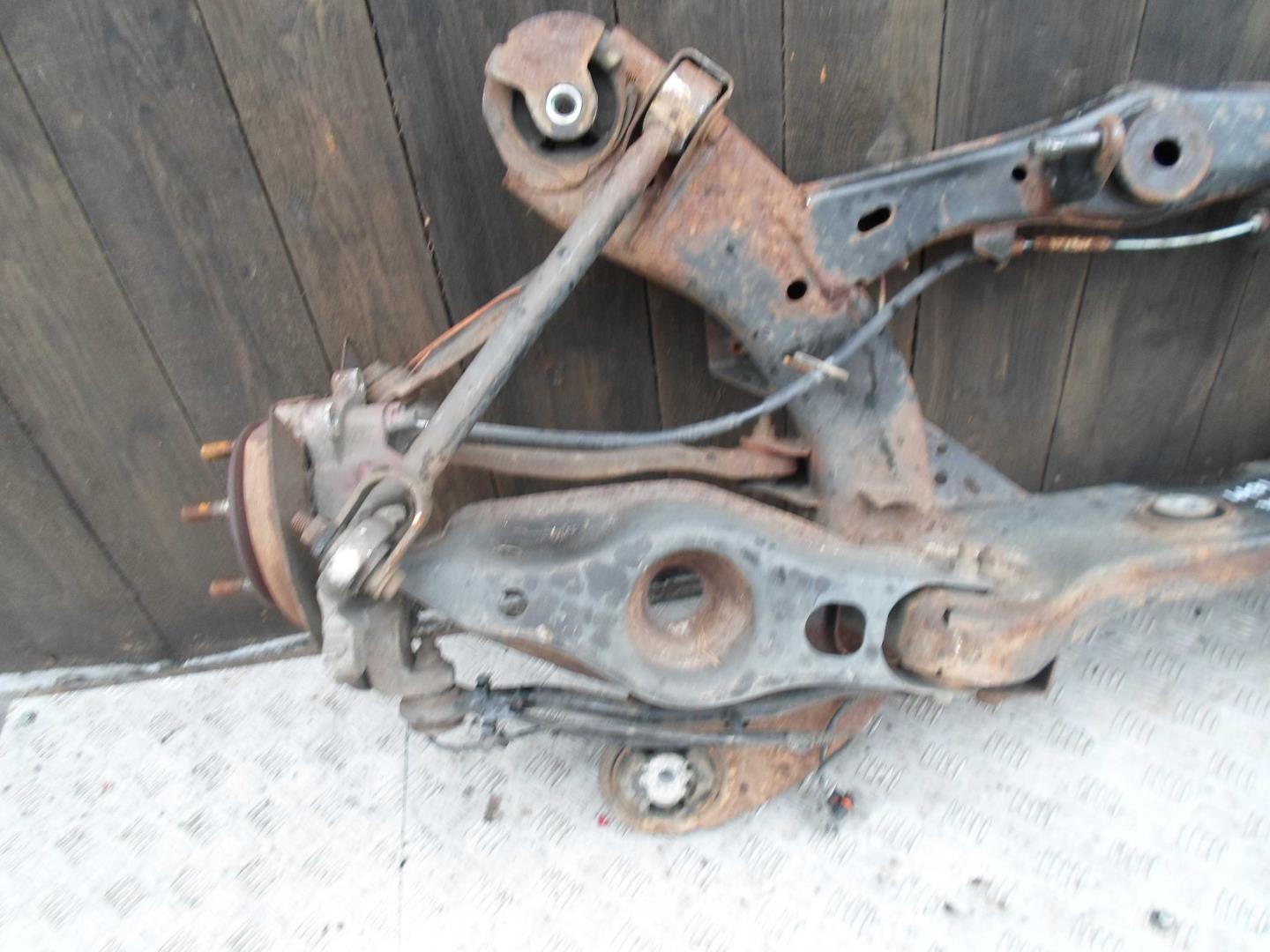 Кулак поворотный задний левый