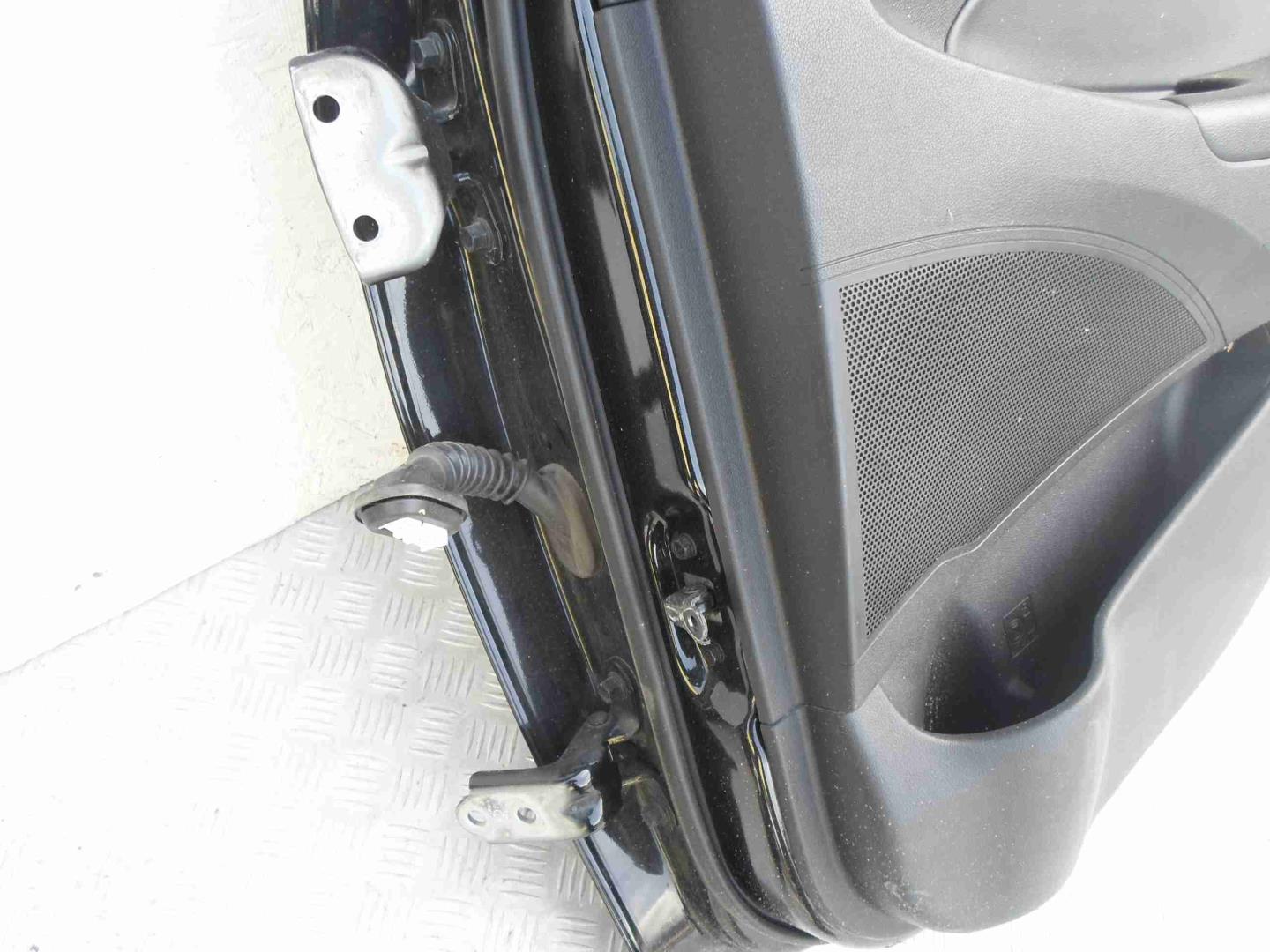 Стеклоподъемник электр. задний правый