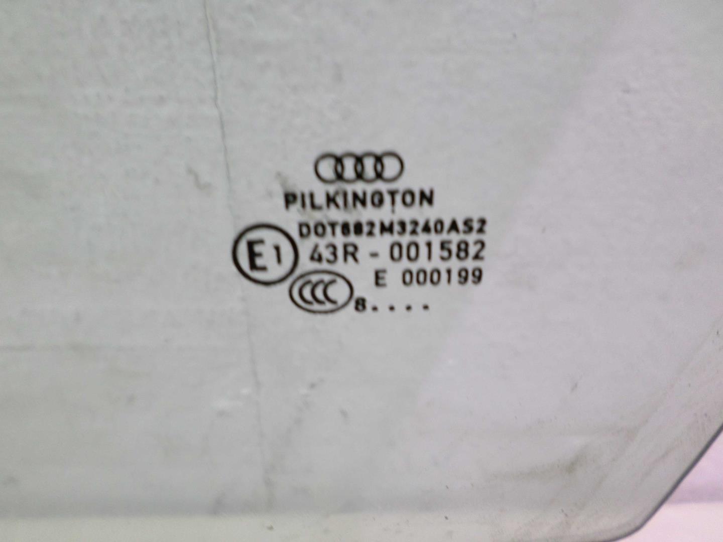 Стекло двери передней левой