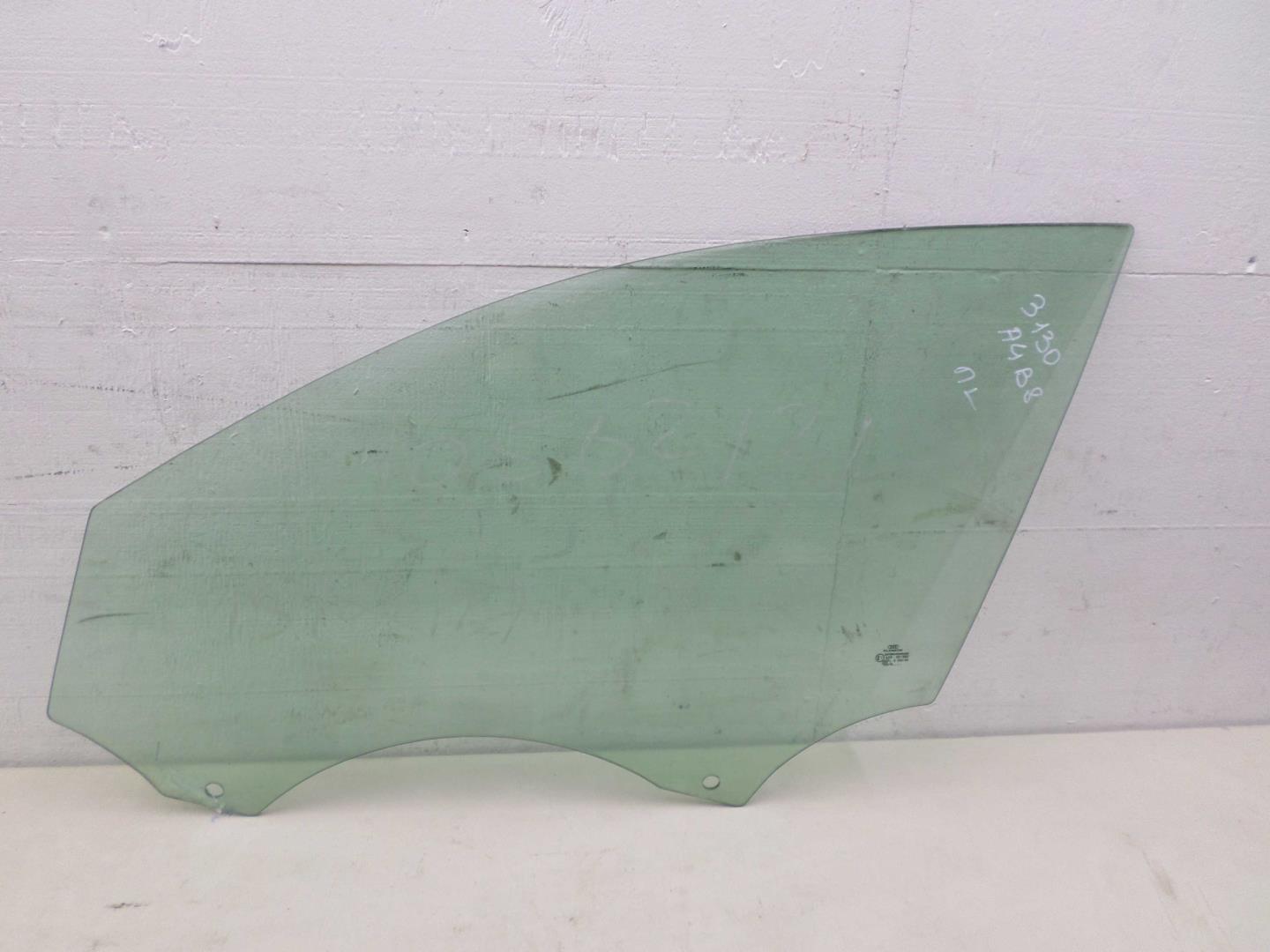 Стекло двери передней левой