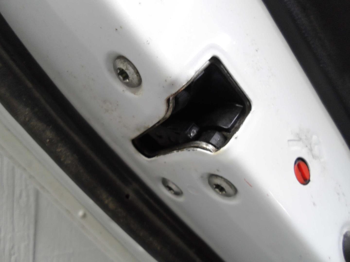 Замок двери задней левой