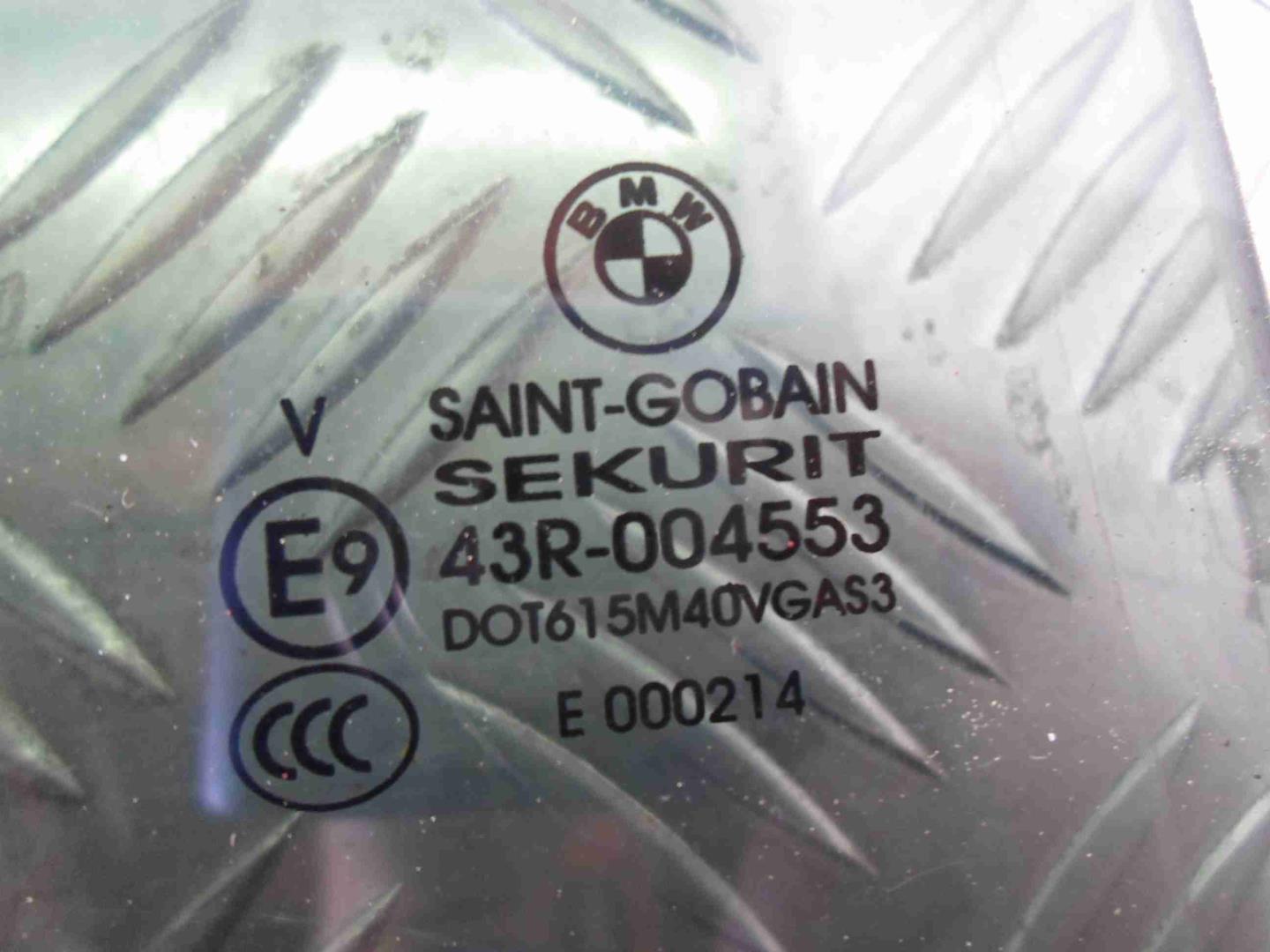 Стекло двери задней правой