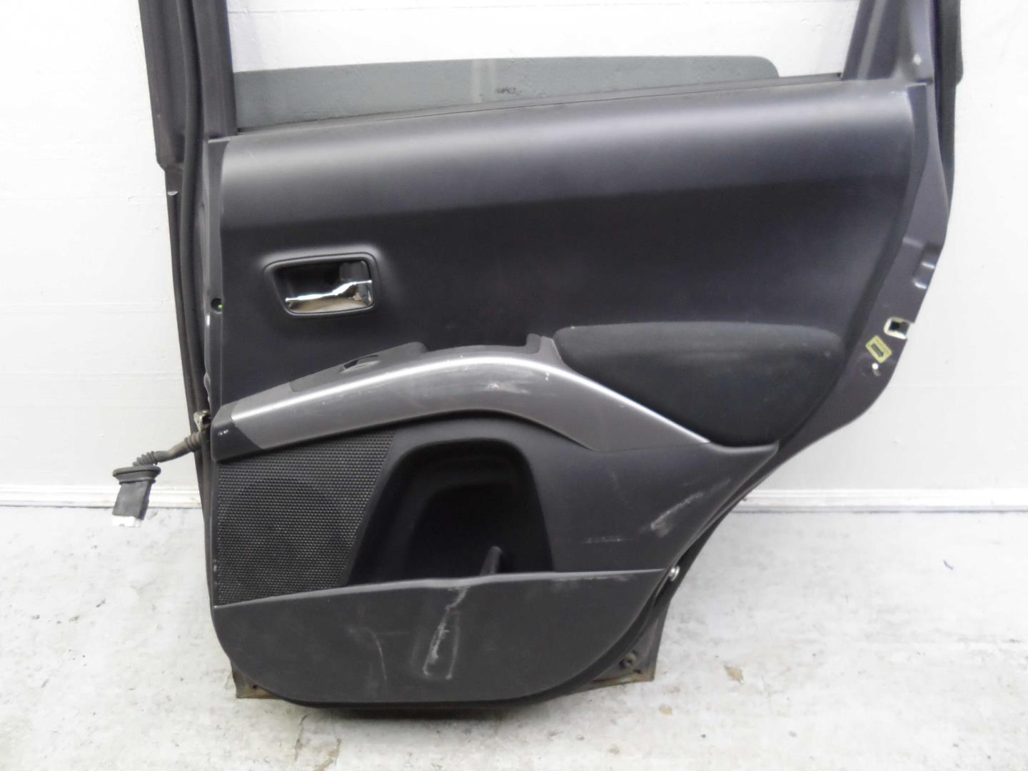 Замок двери задней правой