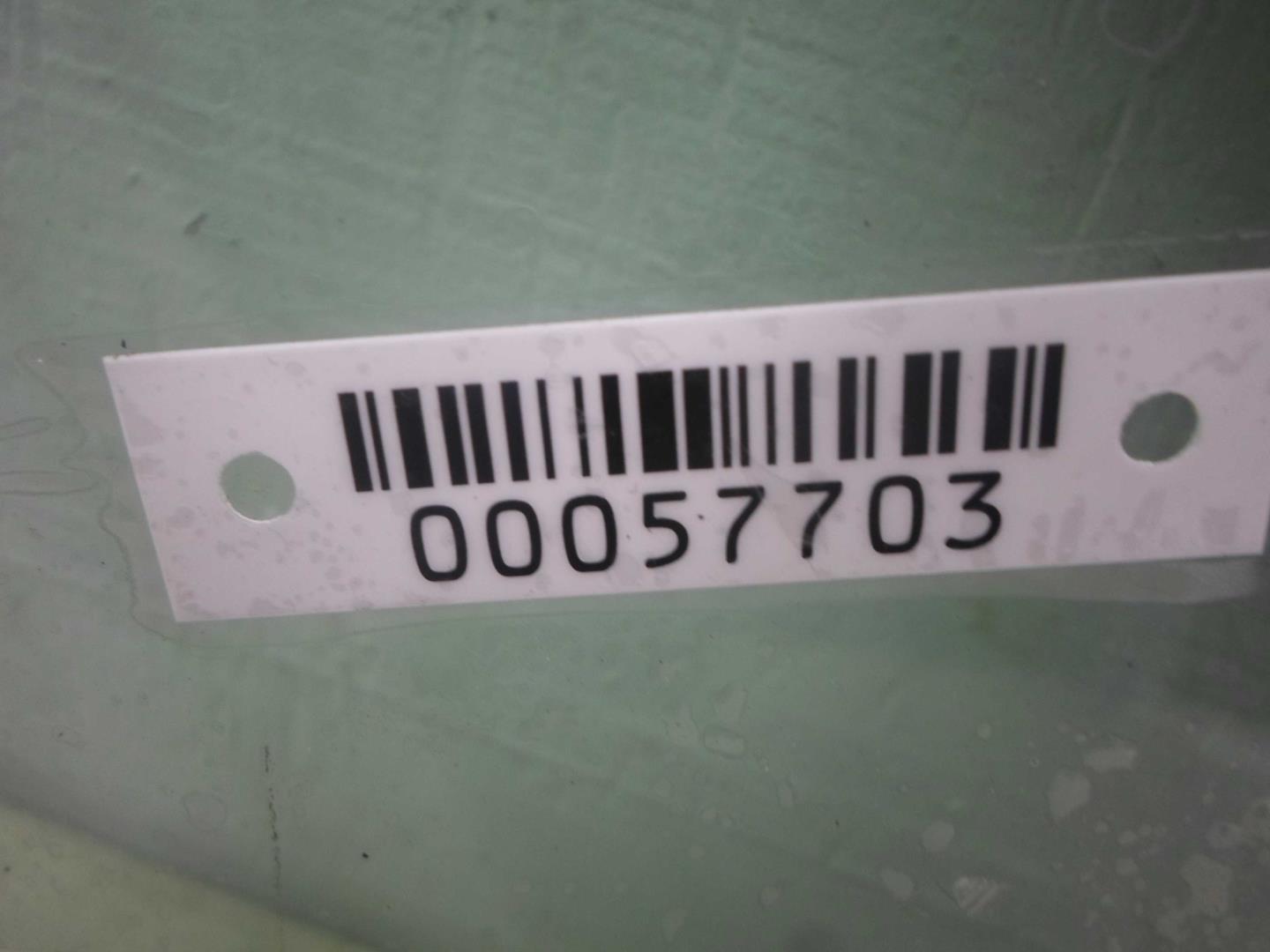 Стекло двери передней правой