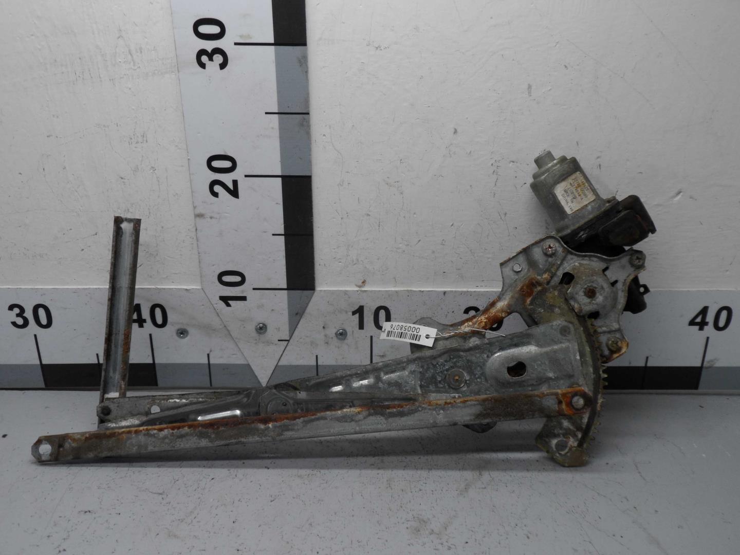 Стеклоподъемник электр. задний правый