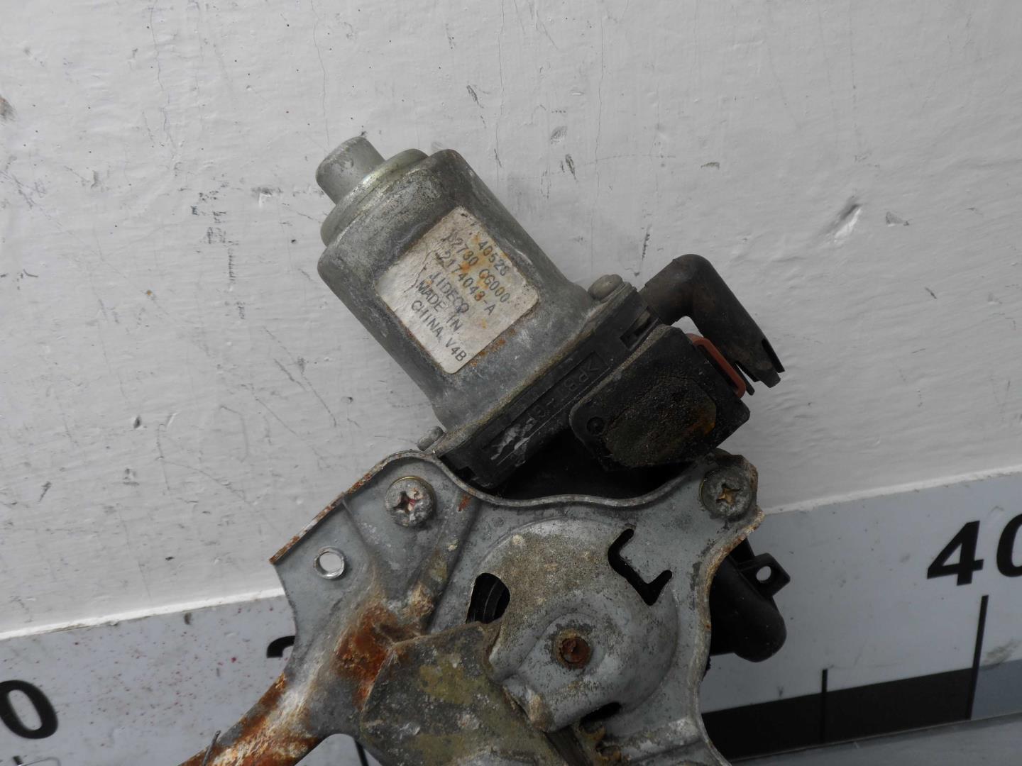 Стеклоподъемник электр. задний правый