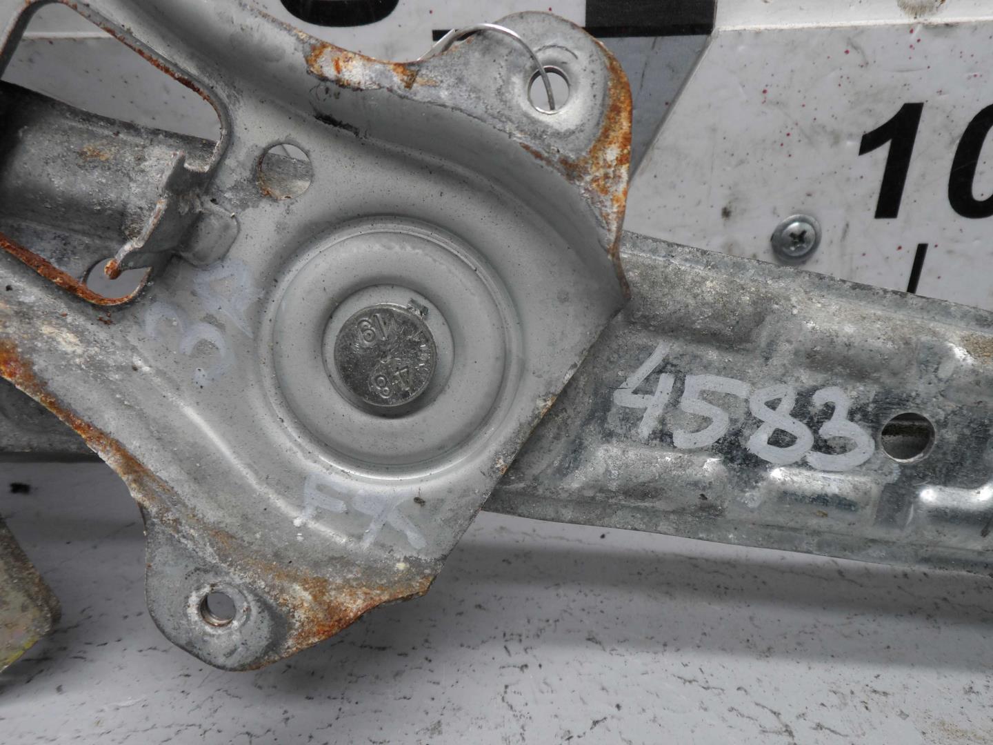 Стеклоподъемник электр. задний правый