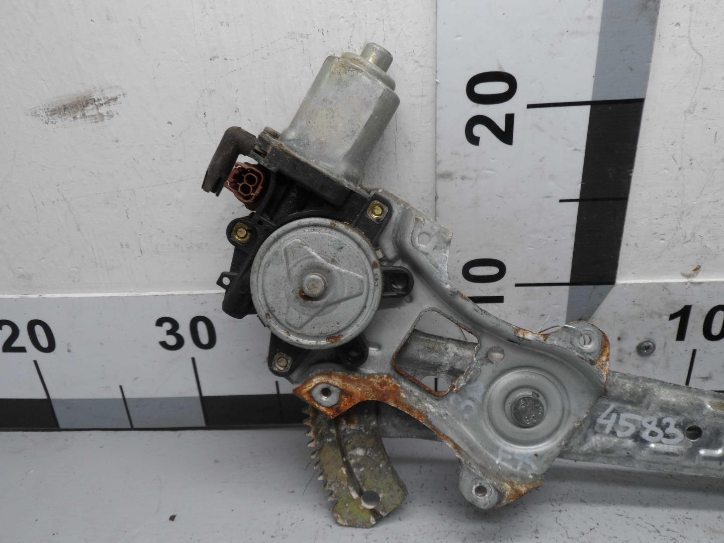 Стеклоподъемник электр. задний правый