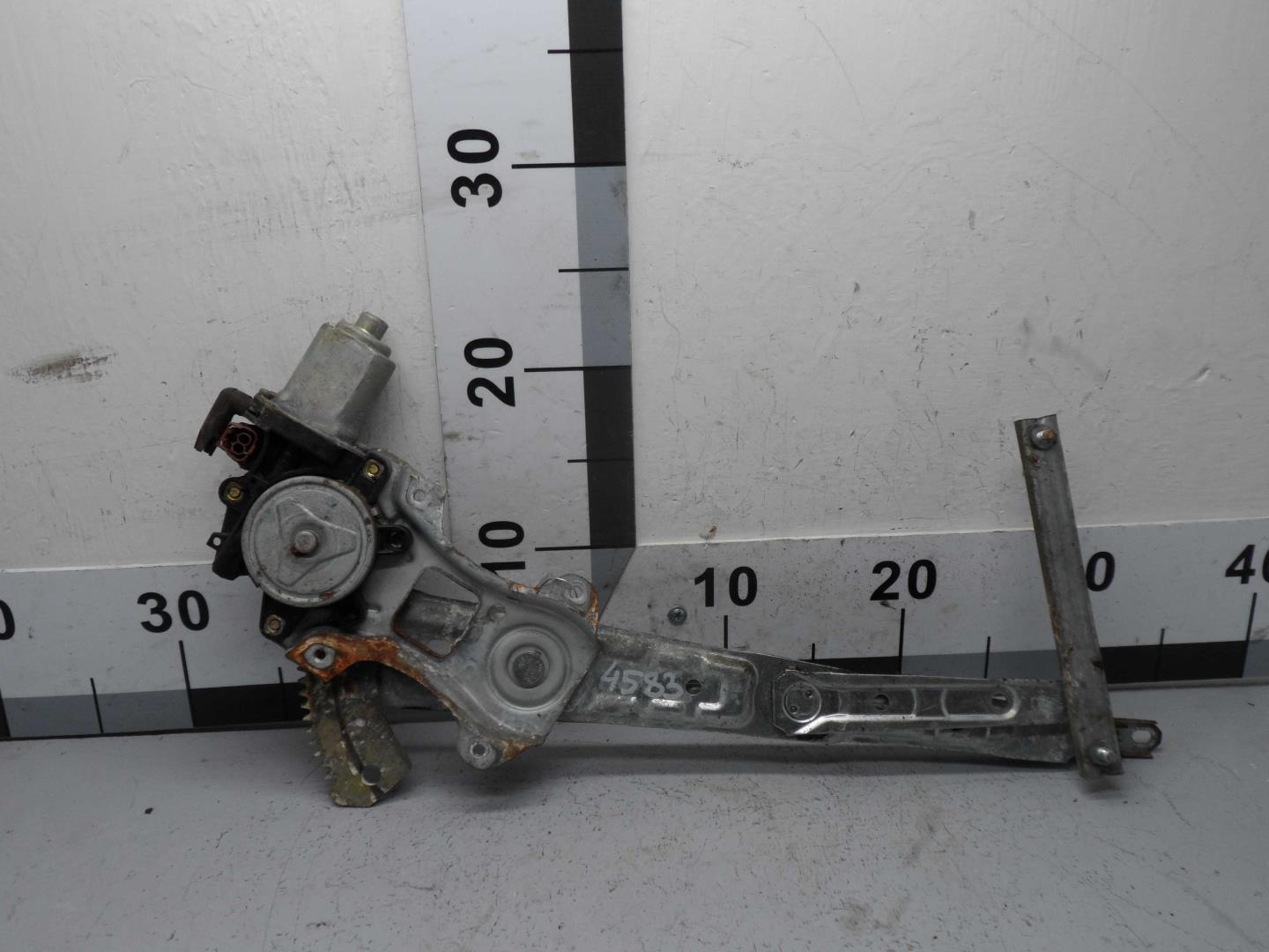 Стеклоподъемник электр. задний правый