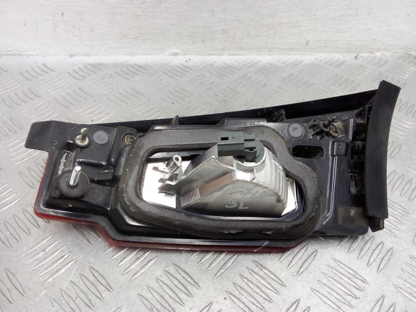 Фонарь задний внутренний левый