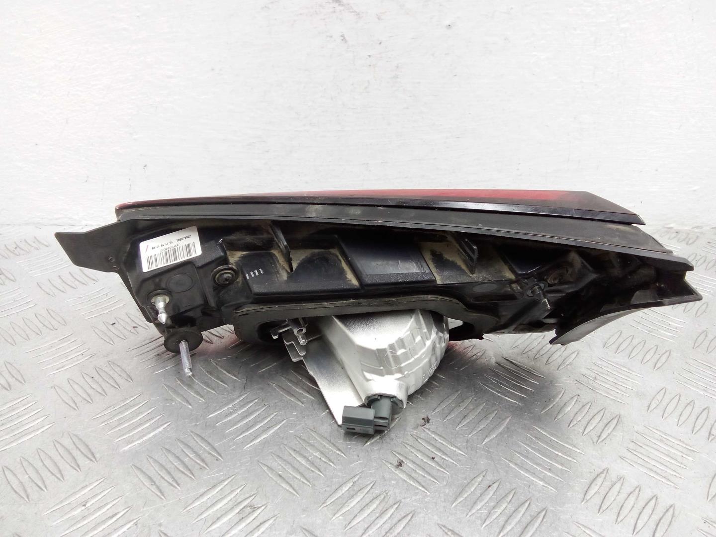 Фонарь задний внутренний левый