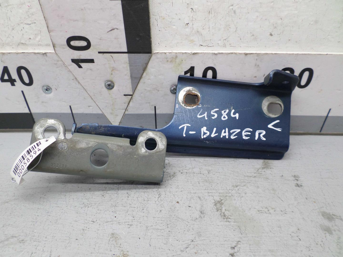 Петля капота левая