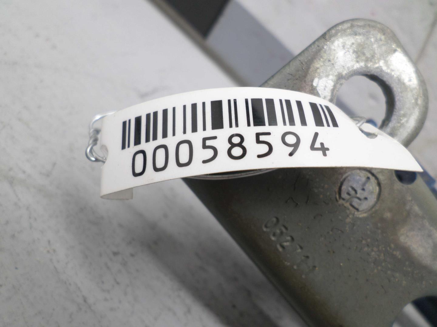 Петля капота левая