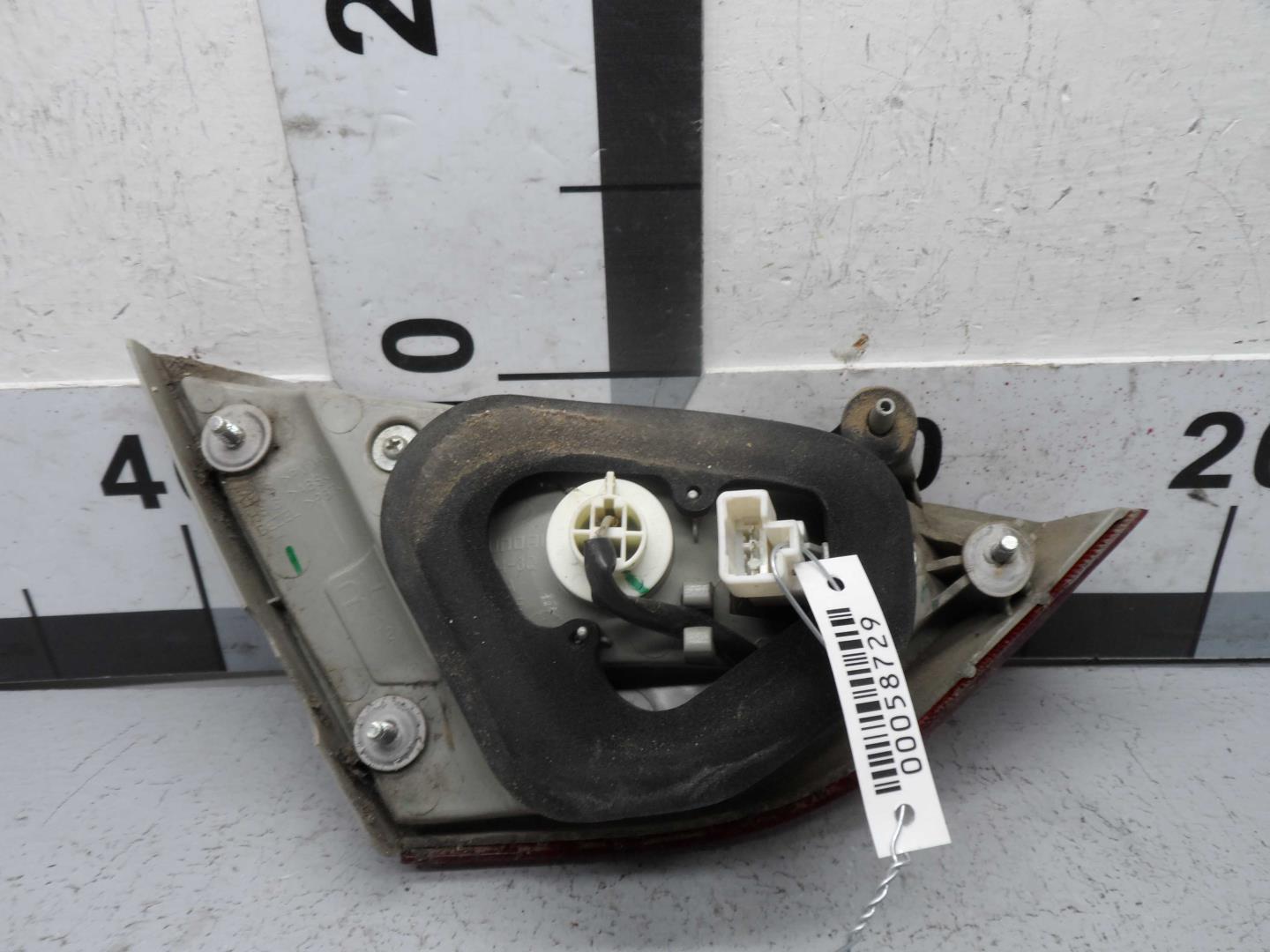 Фонарь задний внутренний правый