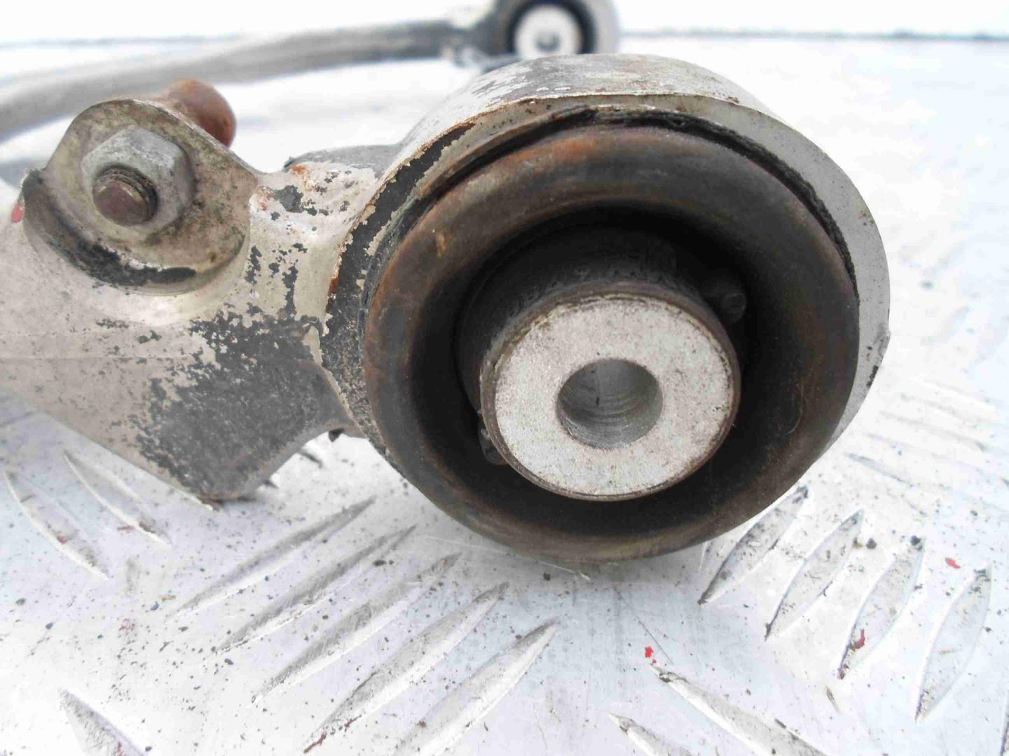 Рычаг передний верхний левый