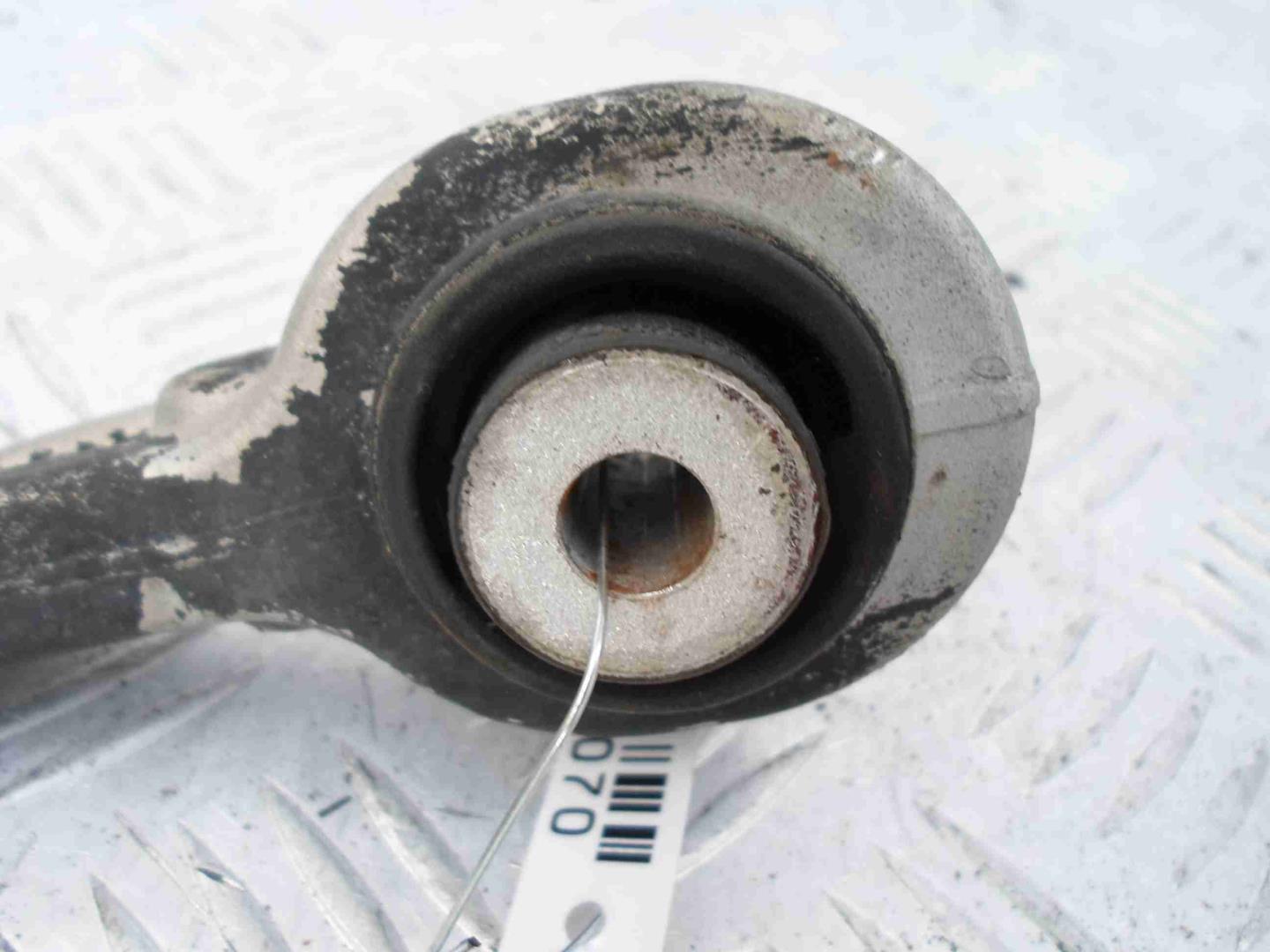 Рычаг передний верхний левый