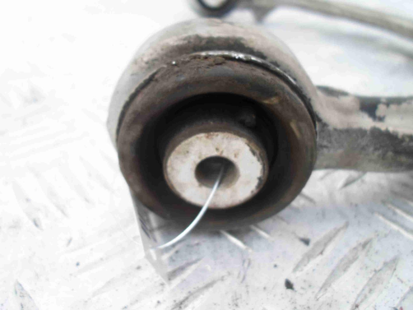 Рычаг передний верхний левый