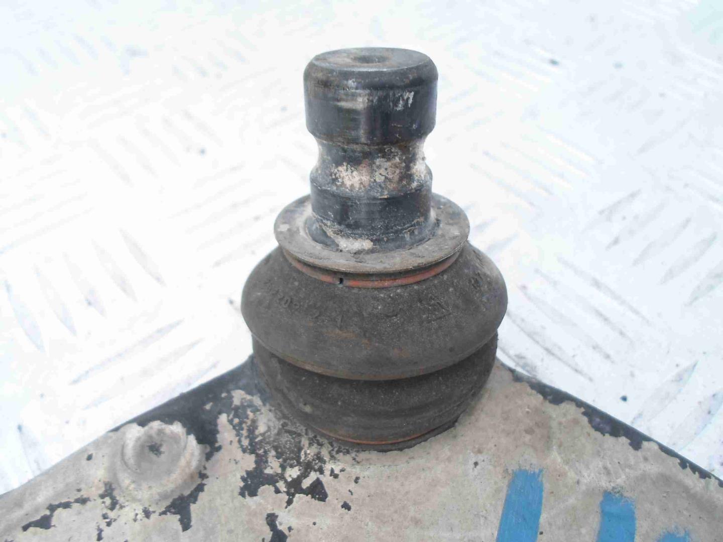 Рычаг передний верхний левый