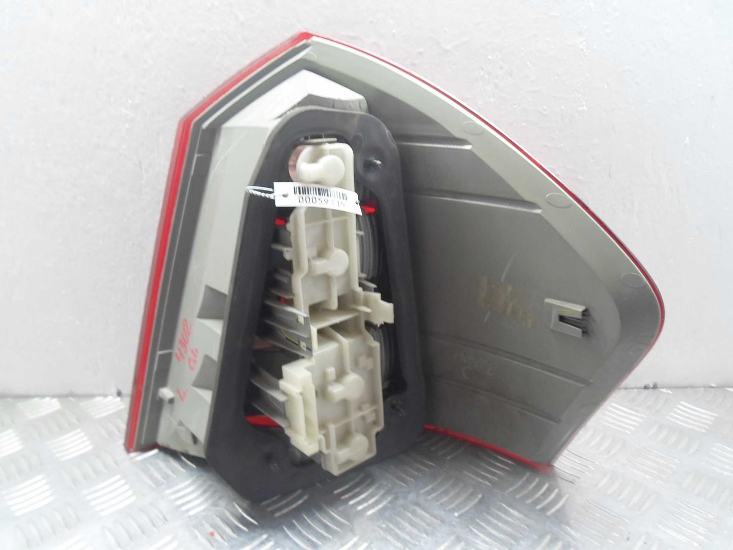 Фонарь задний наружный левый