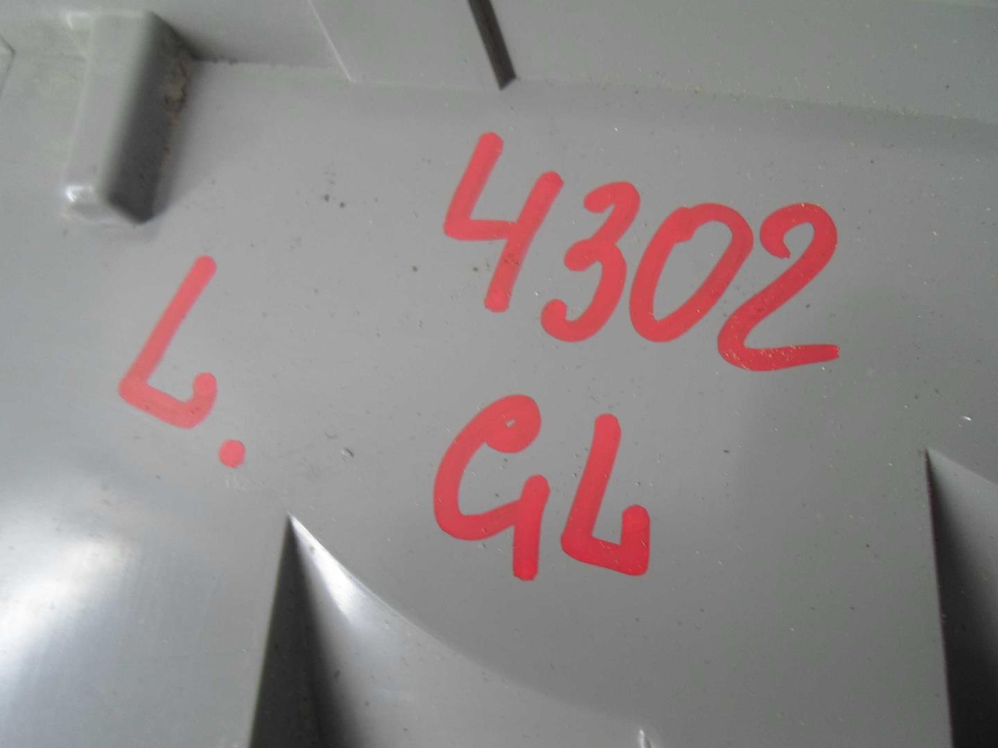 Фонарь задний наружный левый