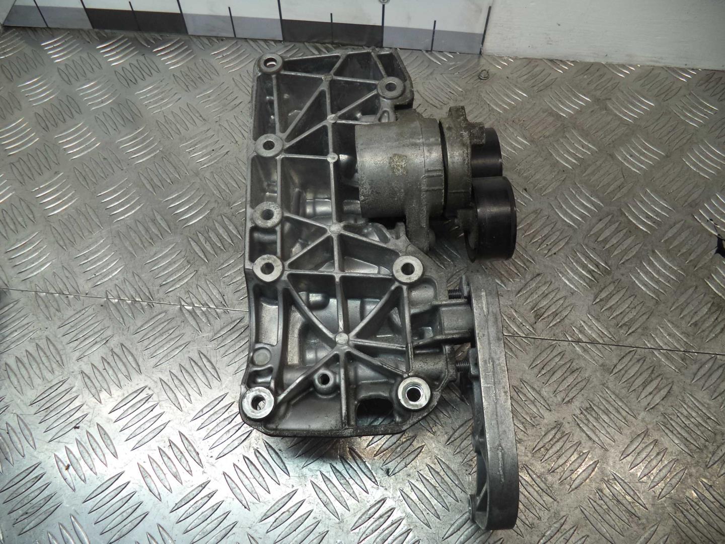 Кронштейн генератора